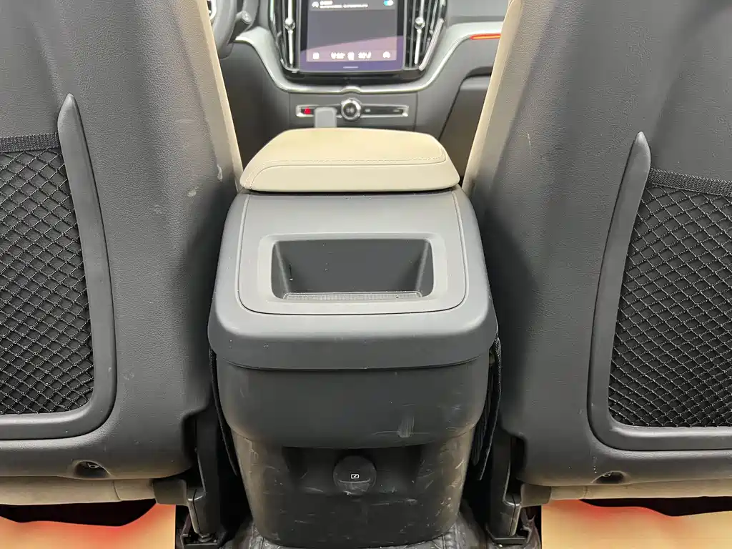 Volvo XC60 2025 — фото 22