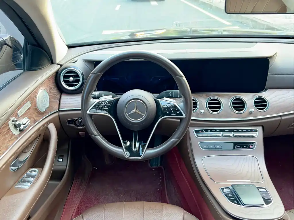 Mercedes-Benz E-Class 2022 — фото 11