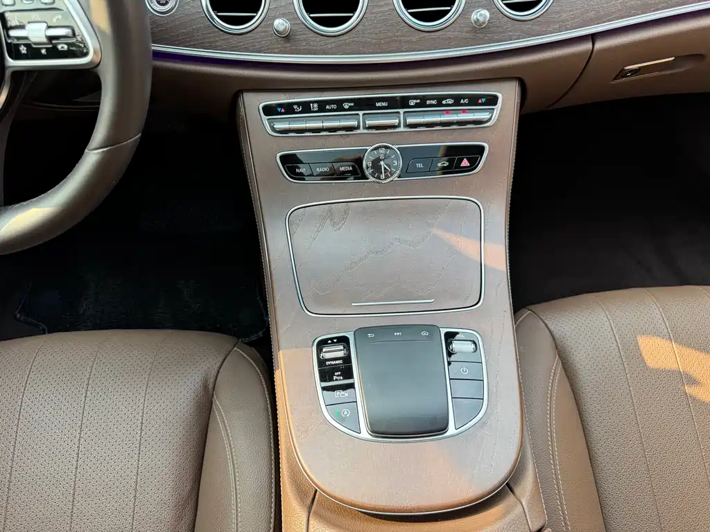 Mercedes-Benz E-Class 2020 — фото 24