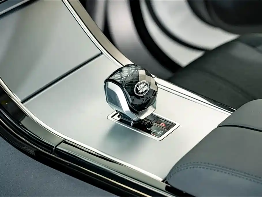 Land Rover Range Rover Velar 2024 — фото 12