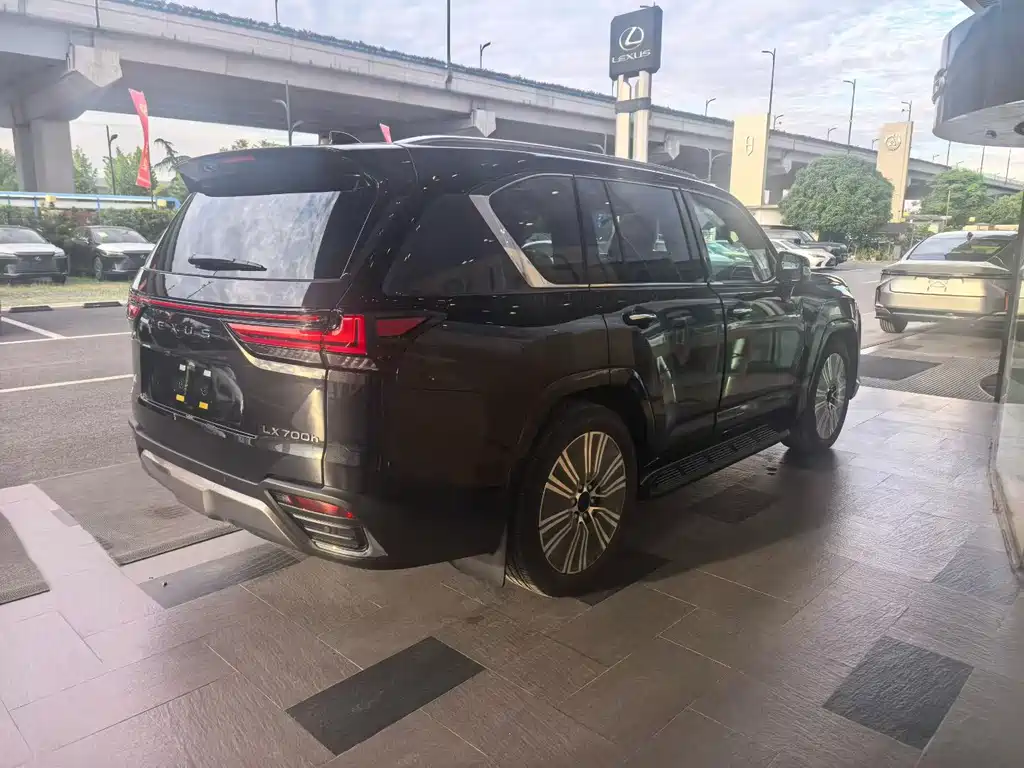 Lexus LX — фото 8