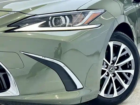 Lexus ES 2020