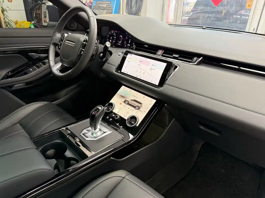 Land Rover Evoque 2021 — фото 35