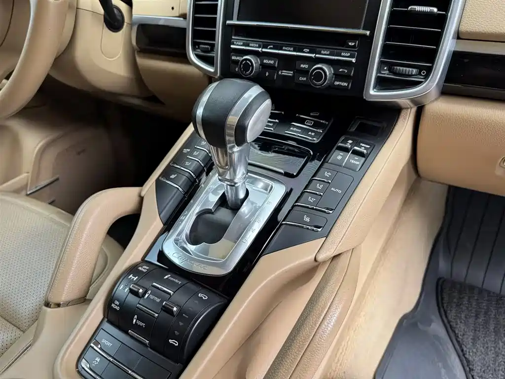 Porsche Cayenne 2014 — фото 14
