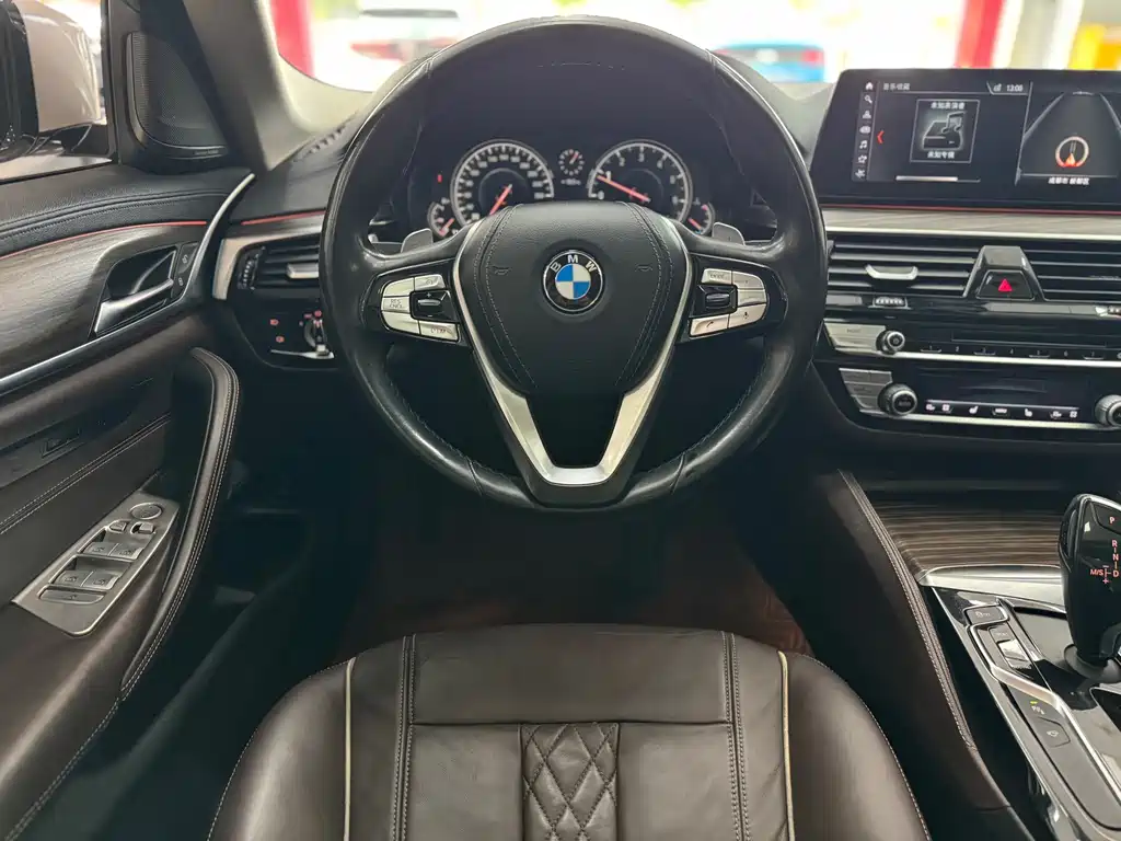 BMW 5 Series 2018 — фото 8