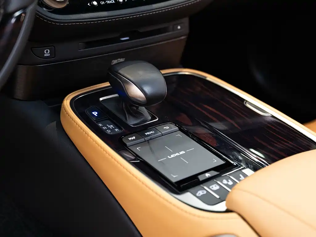 Lexus LS 2022 — фото 17