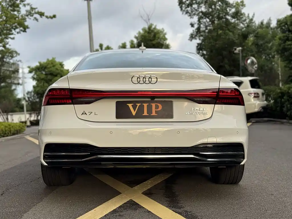 Audi A7L 2023 — фото 12