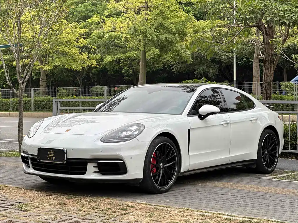 Porsche Panamera 2018 — фото 1