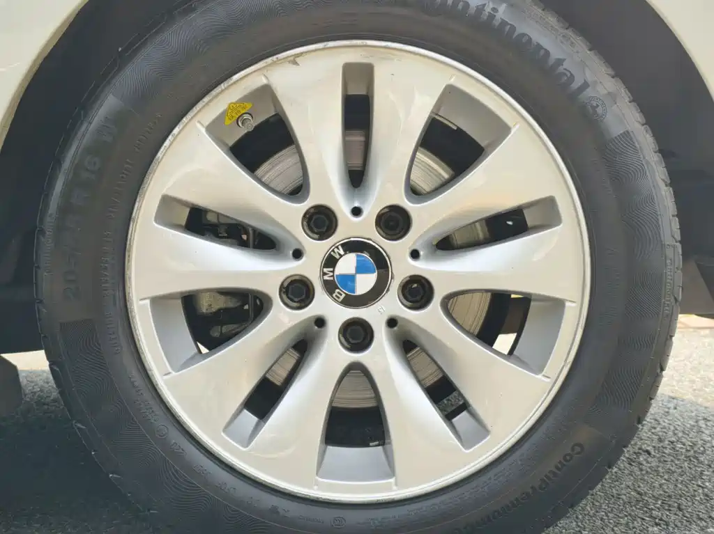 BMW 1 Series 2011 — фото 11