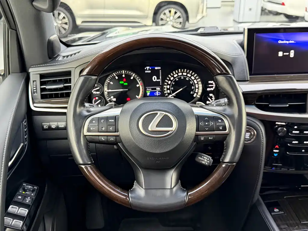 Lexus LX 2020 — фото 14