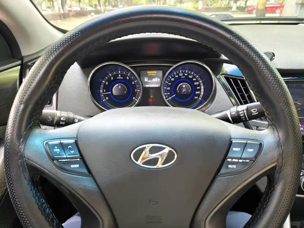 Hyundai Sonata 2013 — фото 10
