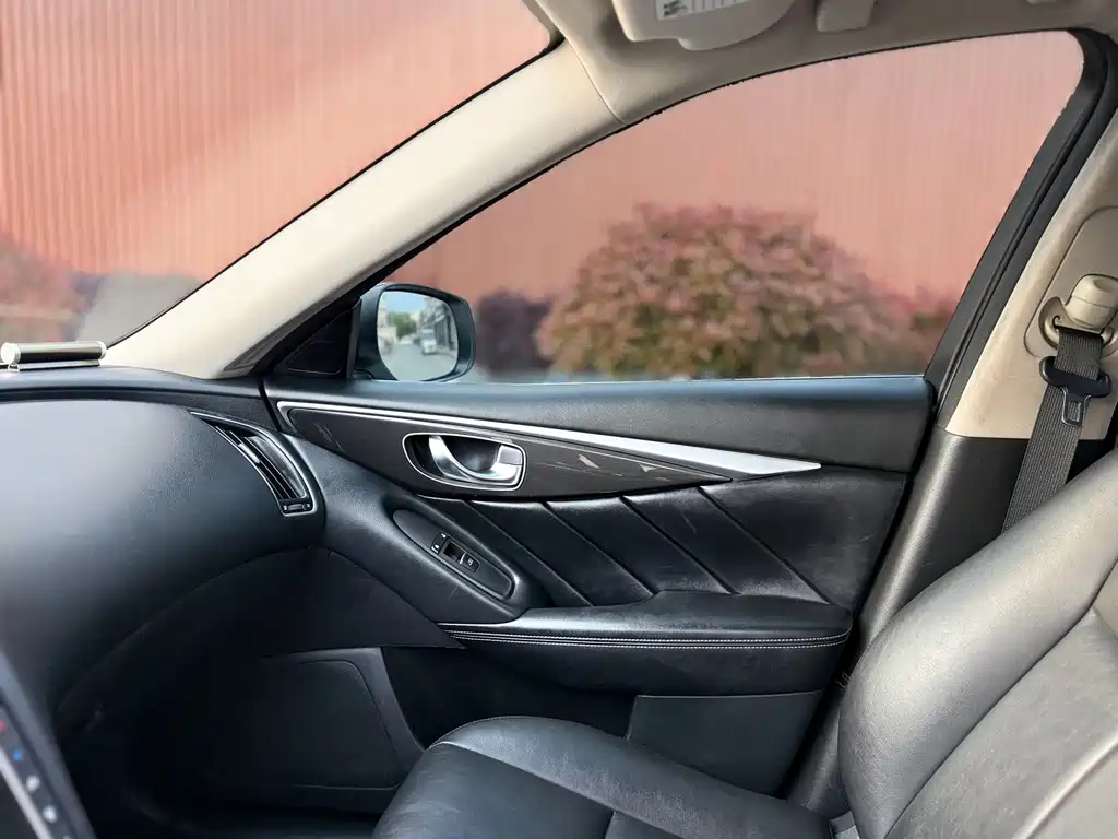 Infiniti Q50L 2017 — фото 18