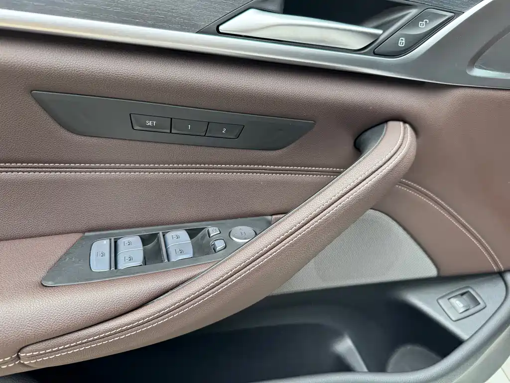BMW 5 Series 2023 — фото 11