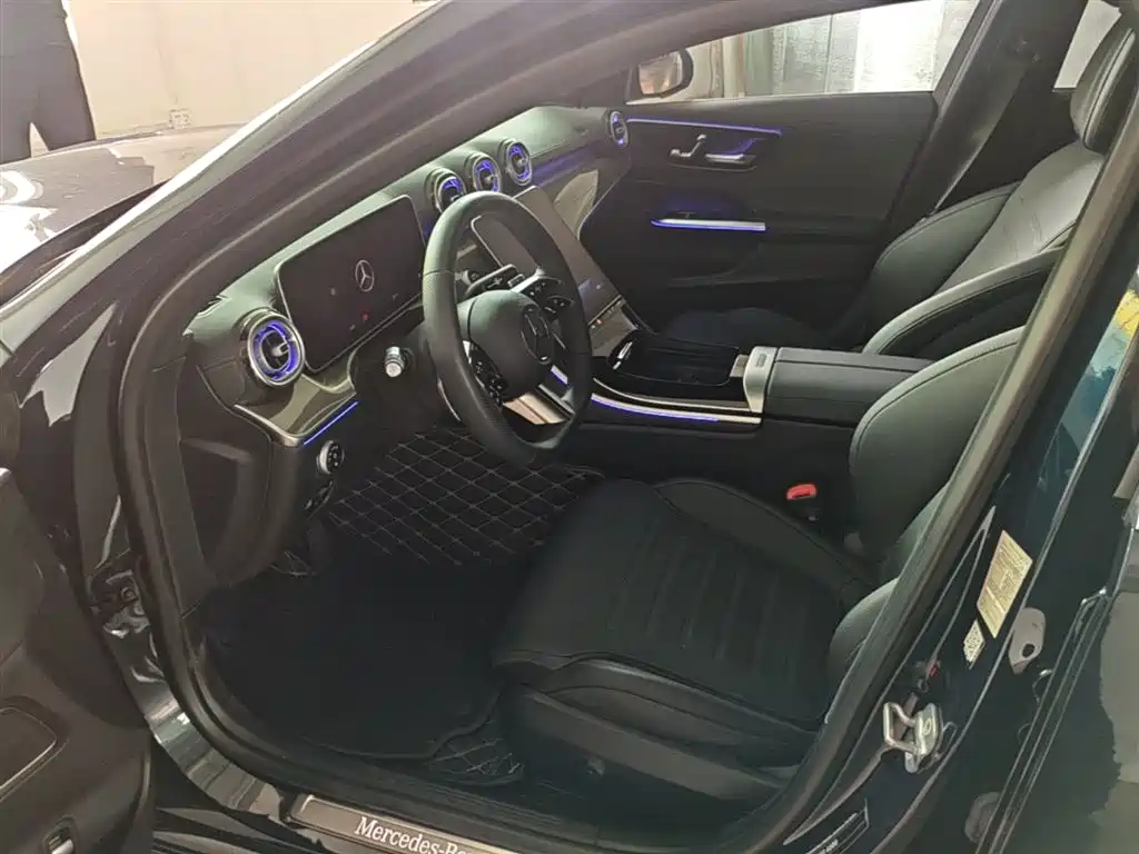Mercedes-Benz C-Class 2024 — фото 15