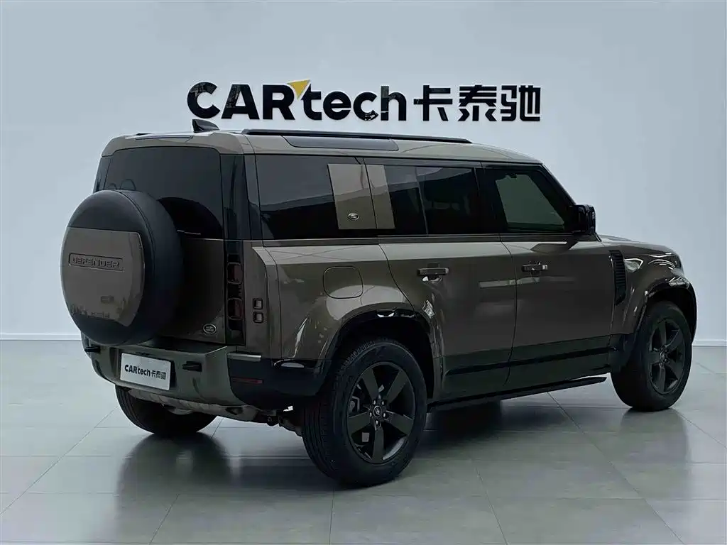 Land Rover Defender 2022