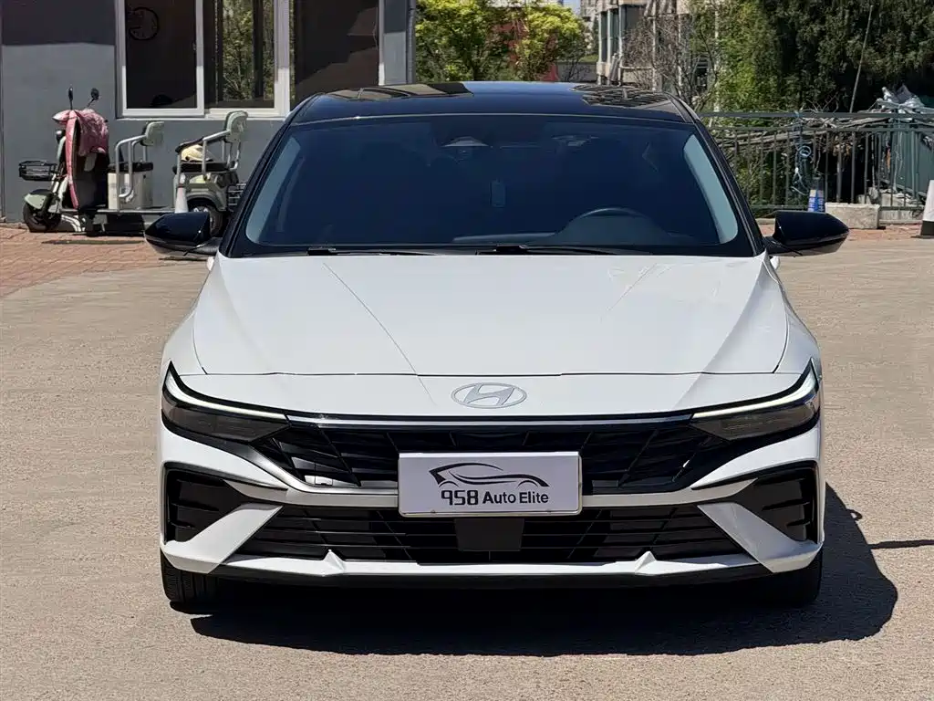 Hyundai Elantra 2023 — фото 2