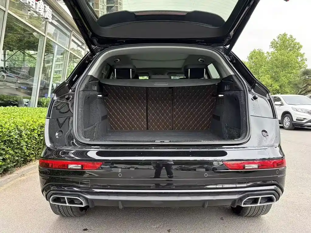 Audi Q5L 2023 — фото 12