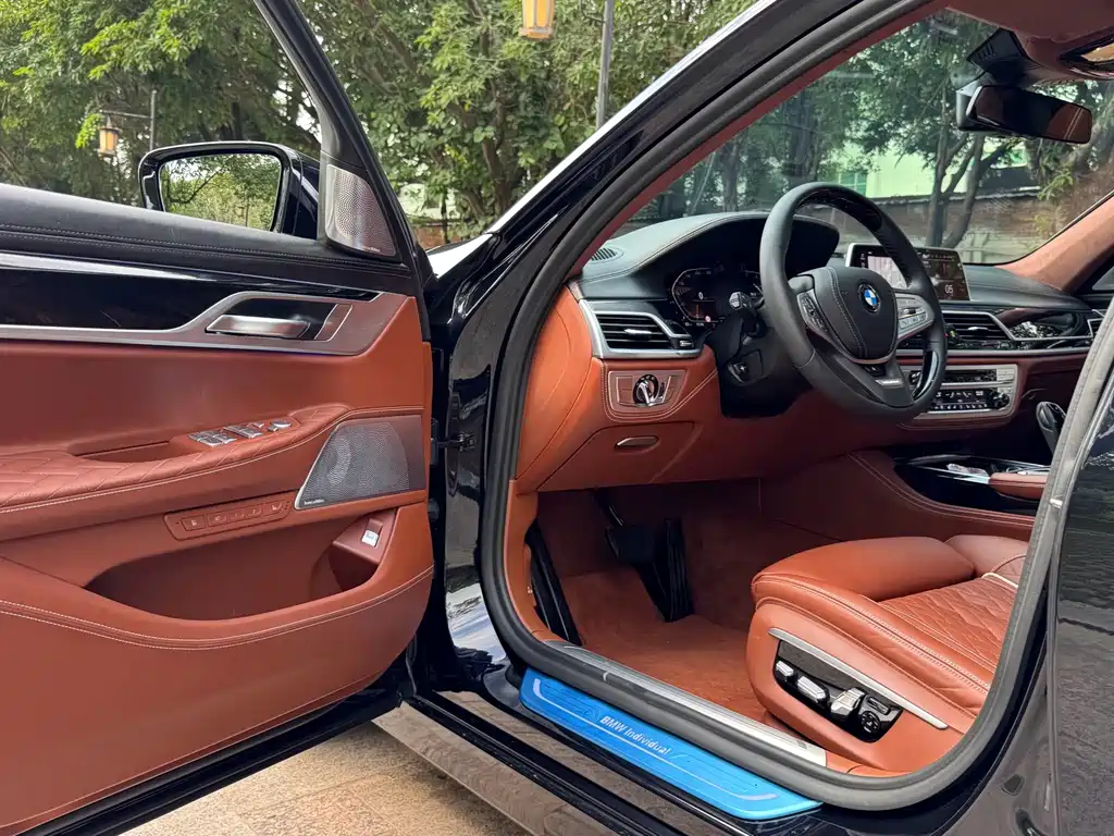 BMW 7 Series 2020 — фото 10