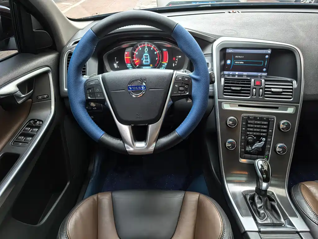Volvo XC60 2015 — фото 9