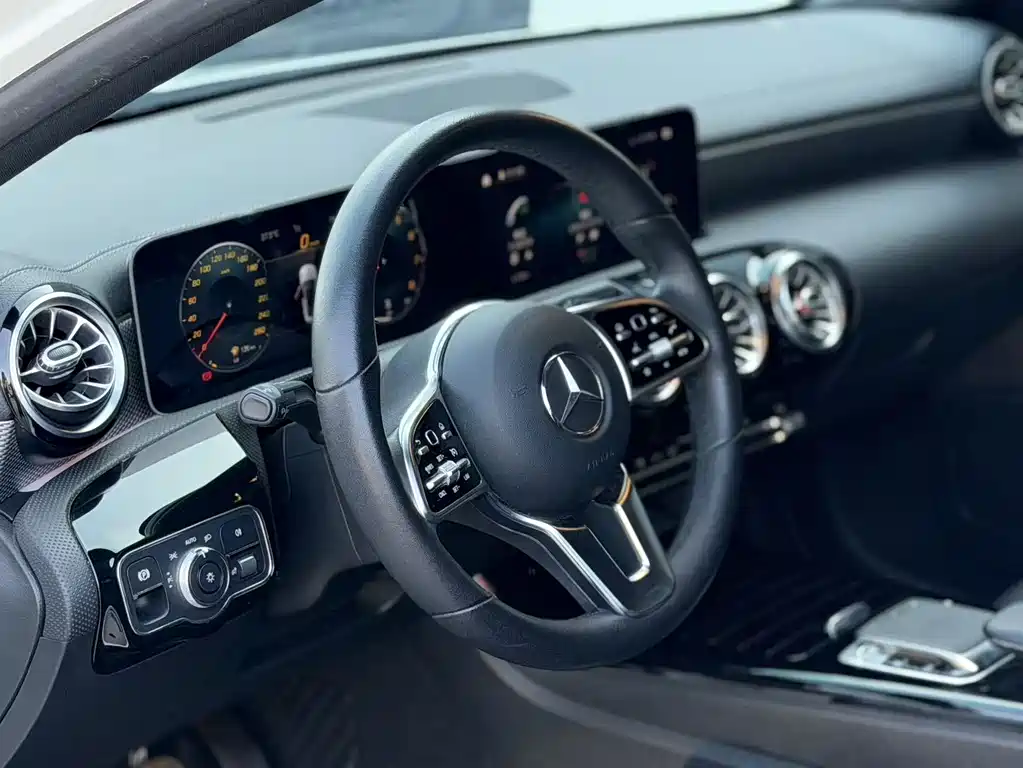 Mercedes-Benz A-Class 2020 — фото 5