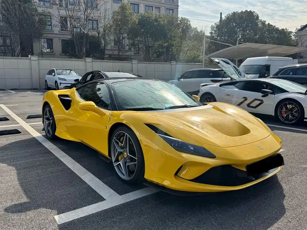 Ferrari F8 2023 — фото 18