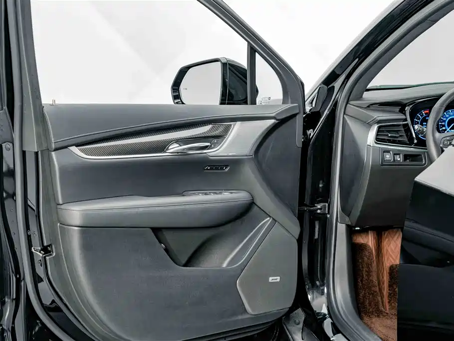 Cadillac XT6 2025 — фото 17