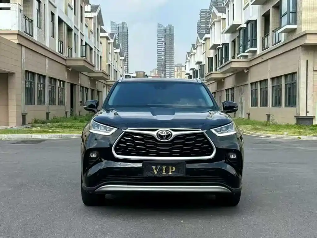 Toyota Highlander 2023 — фото 2