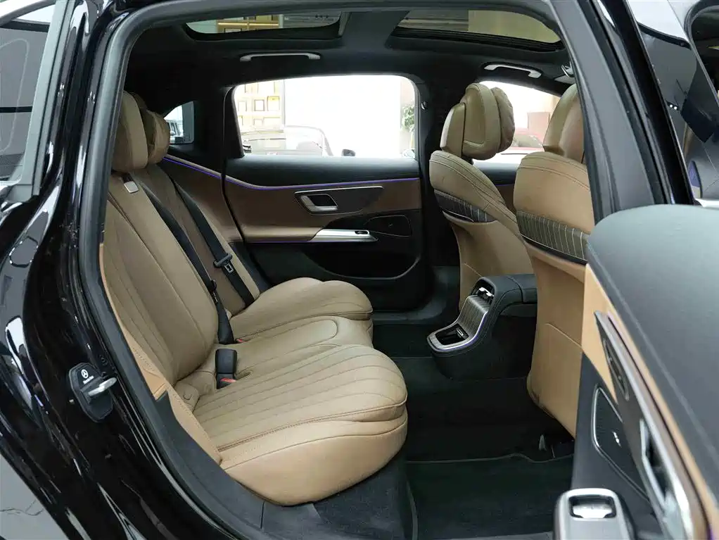 Mercedes-Benz E-Class 2025 — фото 13