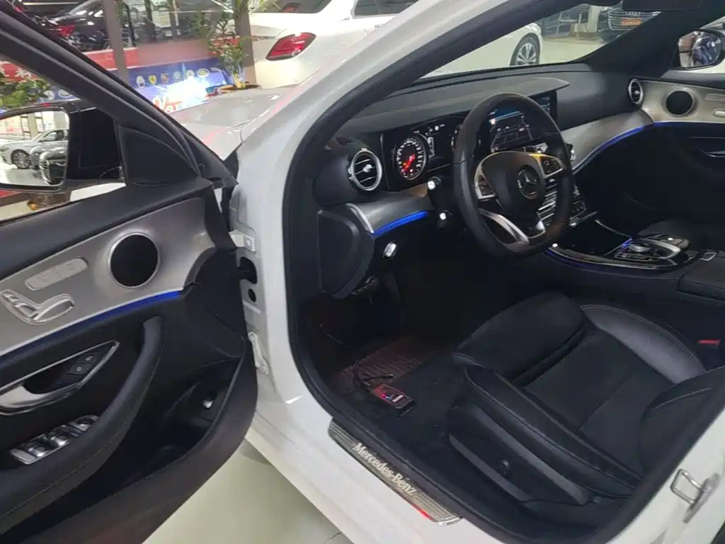 Mercedes-Benz E-Class 2017 — фото 16