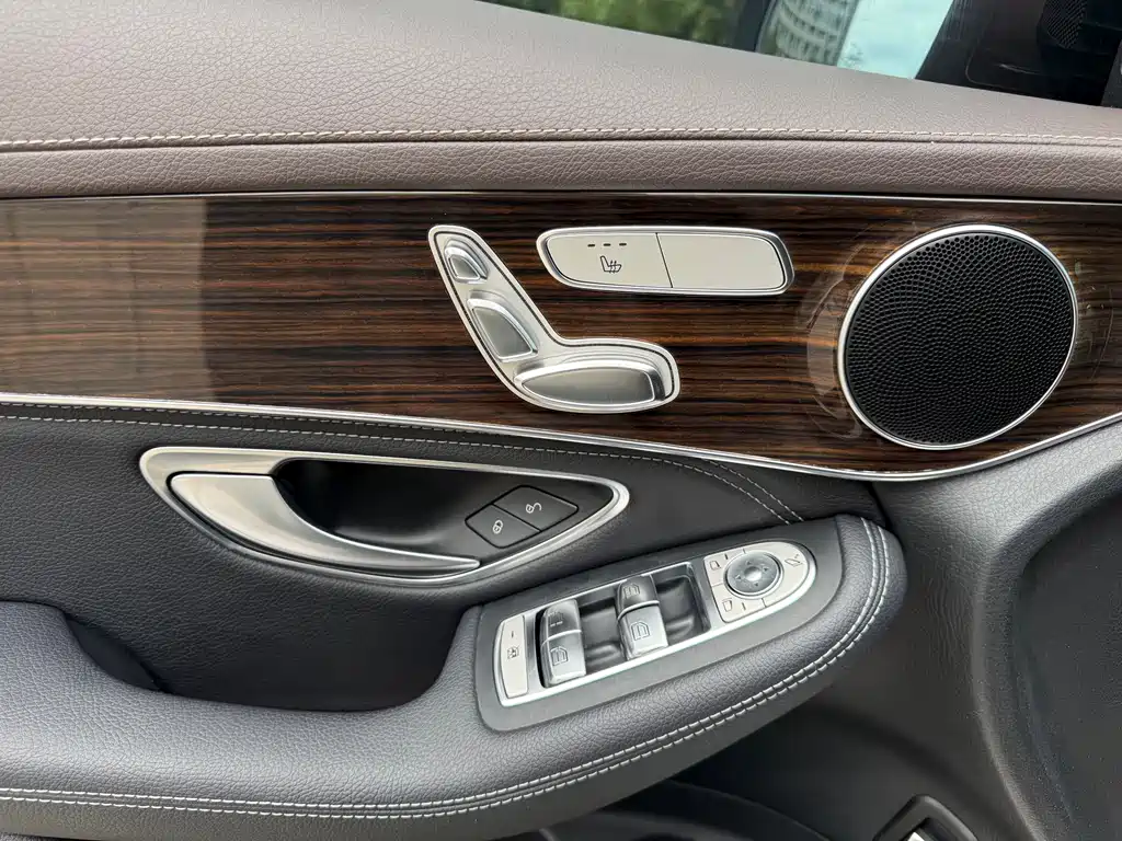 Mercedes-Benz GLC 2018 — фото 18
