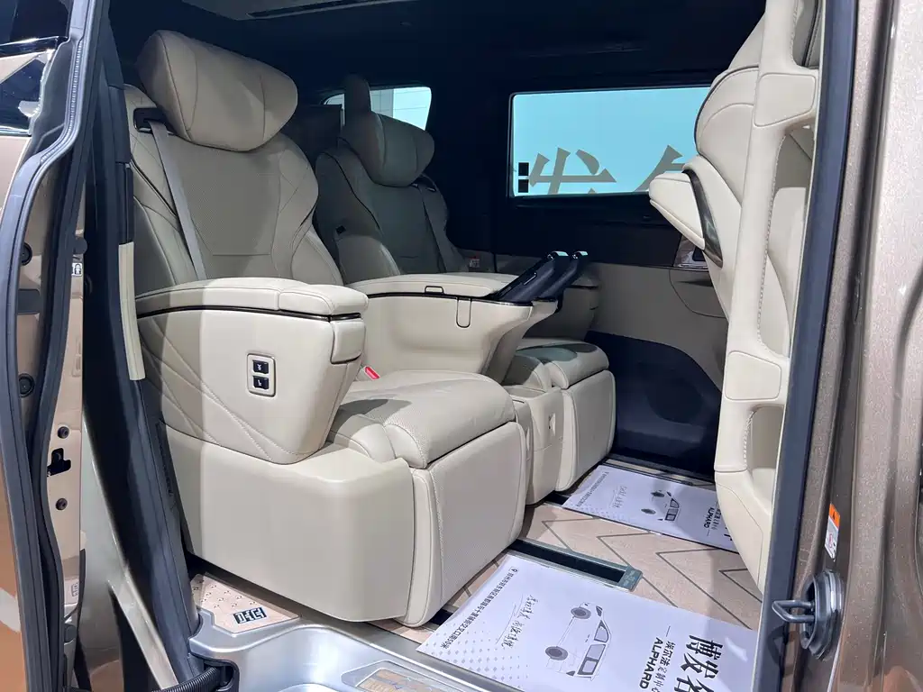 Toyota Alphard 2025 — фото 11