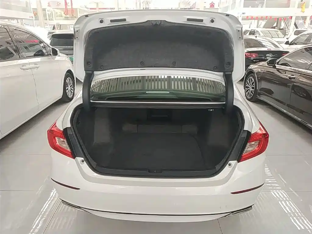 Honda Accord 2020 — фото 19