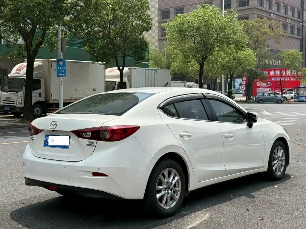 Mazda 3 Axela 2016 — фото 4