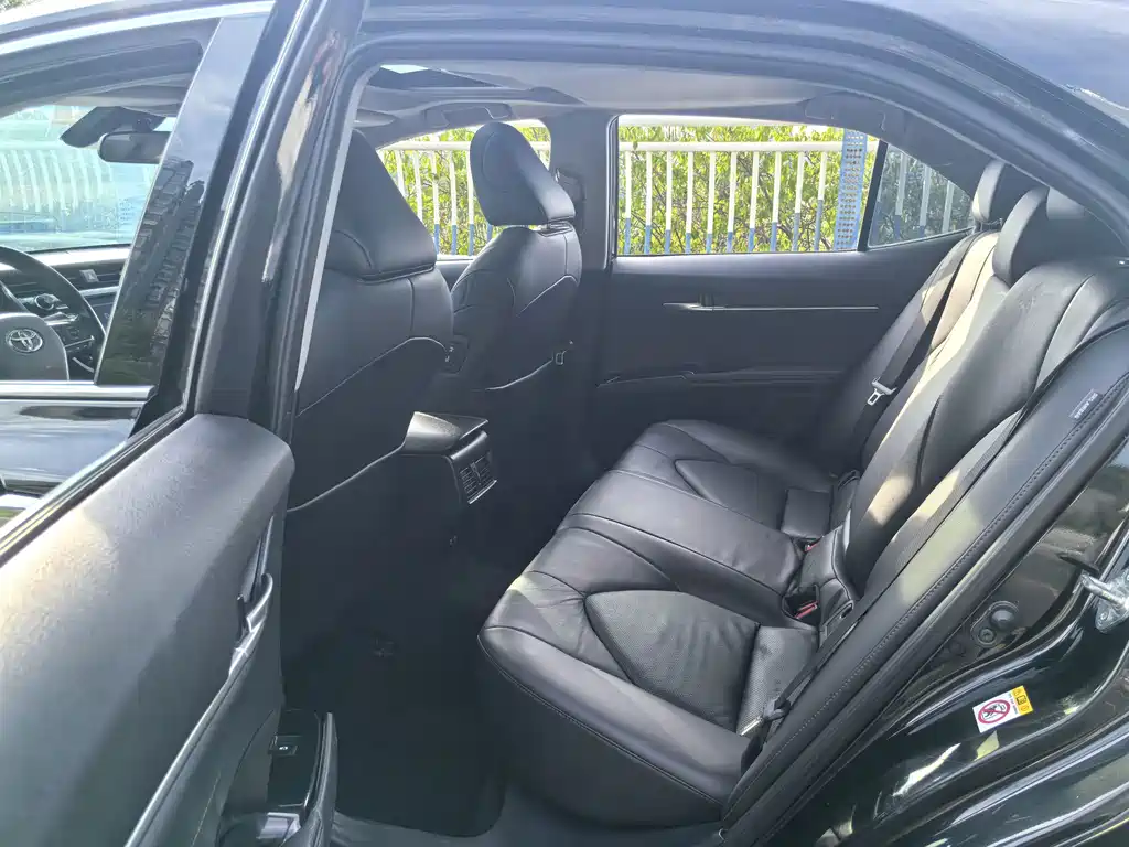 Toyota Camry 2018 — фото 14