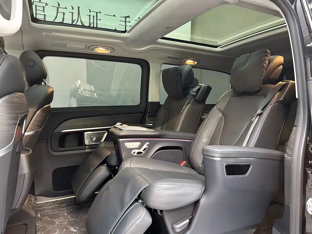 Mercedes-Benz V-Class 2025 — фото 10