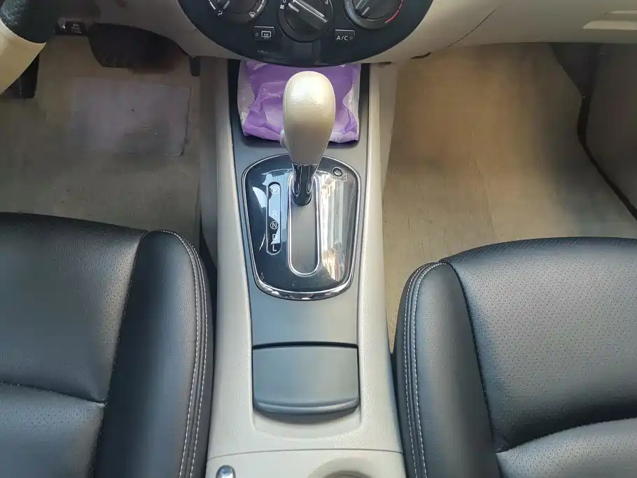 Nissan Tiida 2015 — фото 16