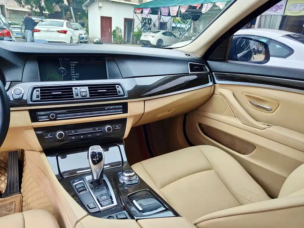 BMW 5 Series 2012 — фото 48