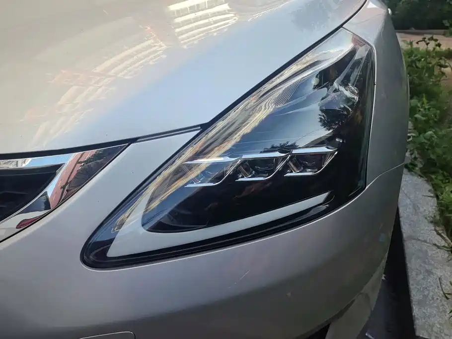 Nissan Tiida 2015