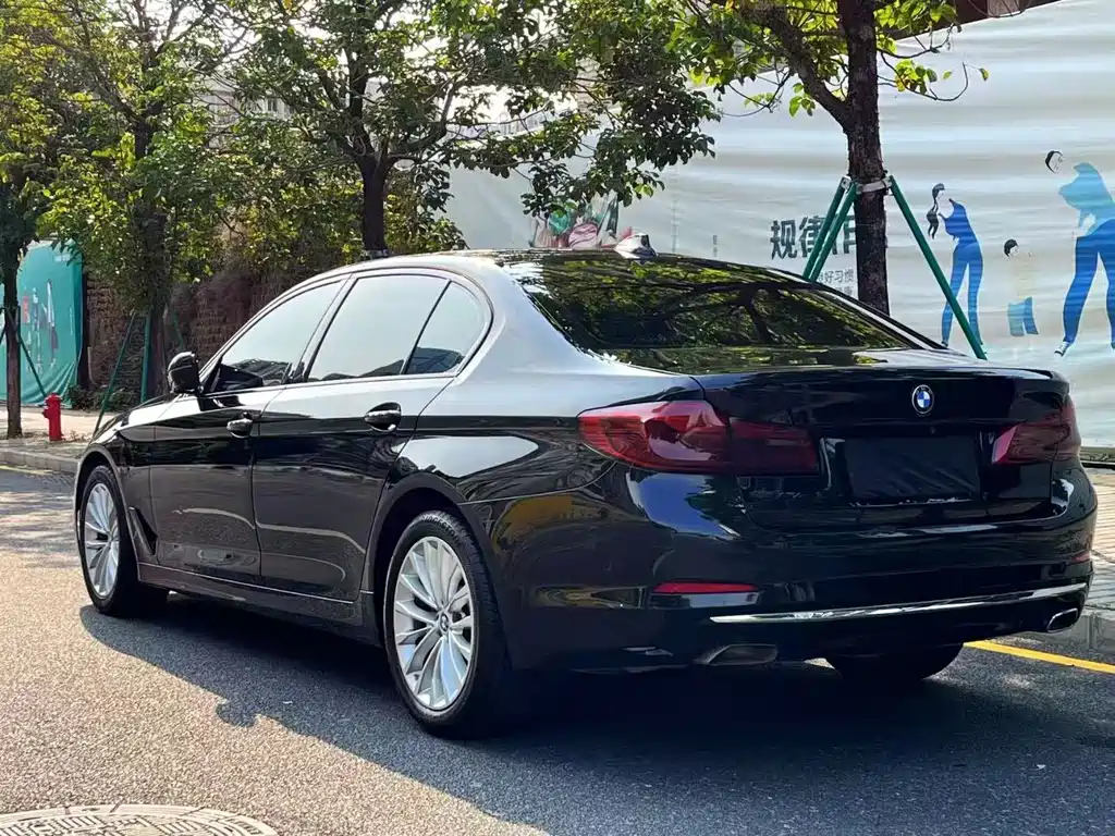 BMW 5 Series 2020 — фото 9