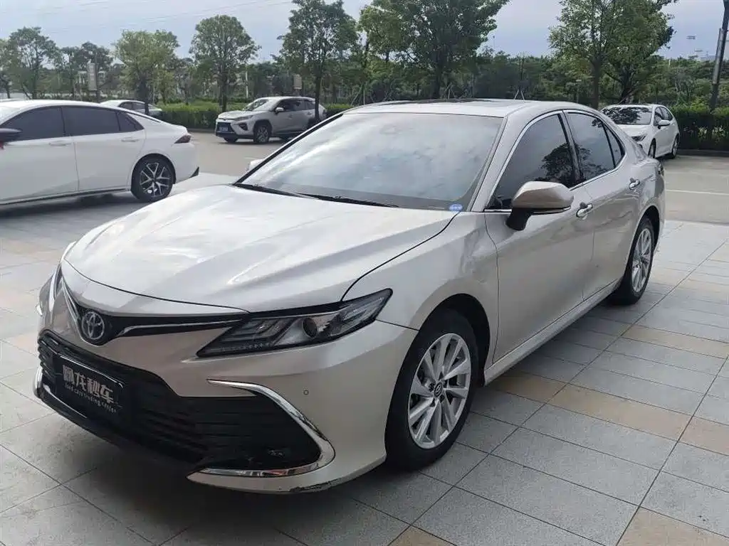 Toyota Camry 2022 — фото 1