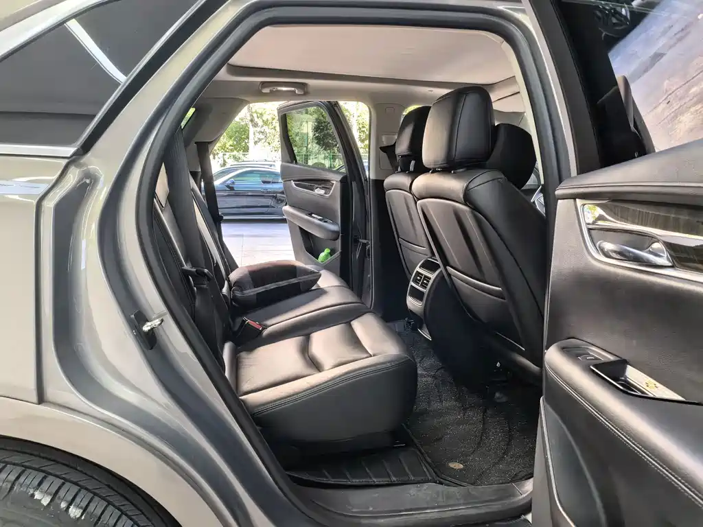 Cadillac XT5 2017 — фото 14
