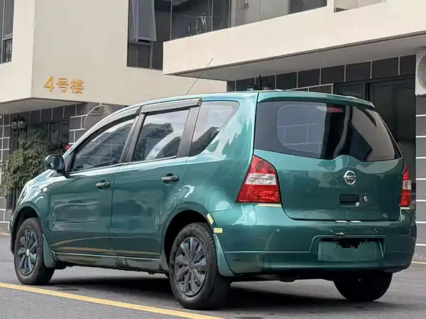 Nissan Livina 2010