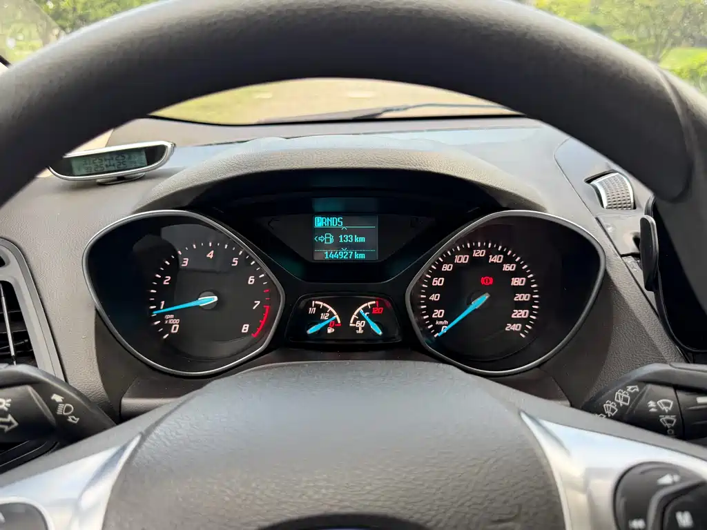 Ford Kuga 2016 — фото 27