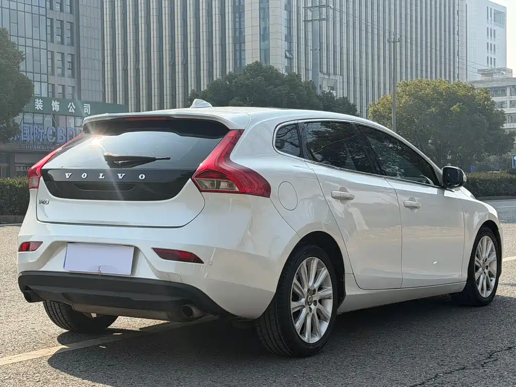 Volvo V40 2015 — фото 6