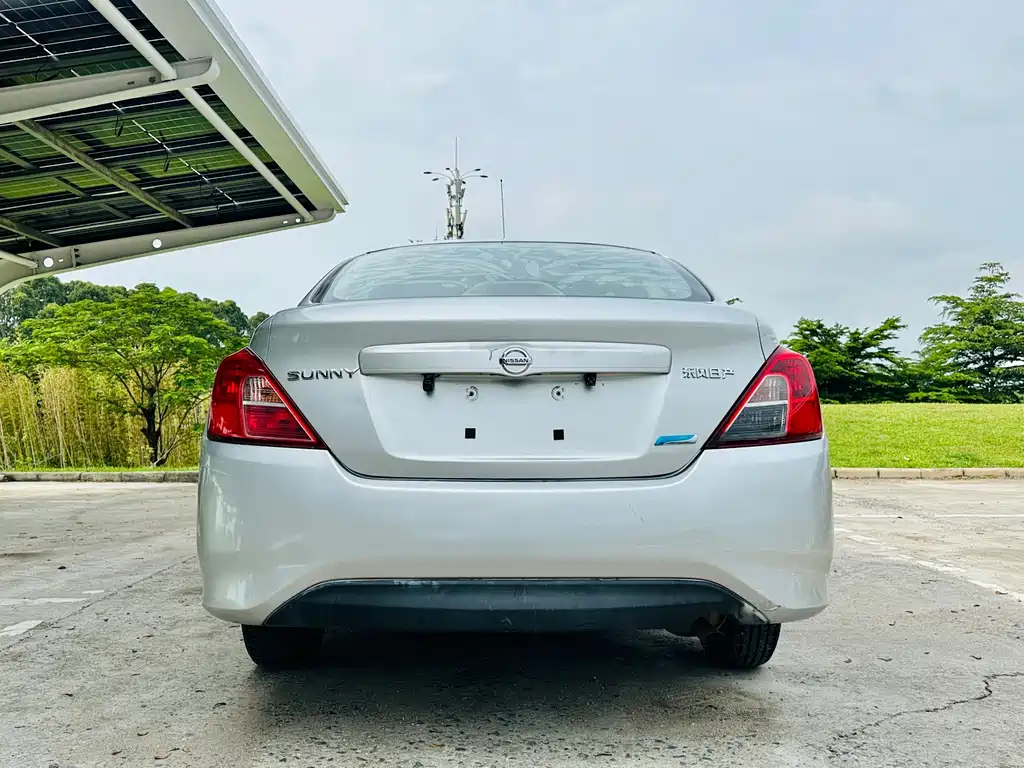 Nissan Sunny 2015 — фото 6