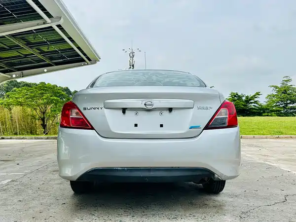 Nissan Sunny 2015
