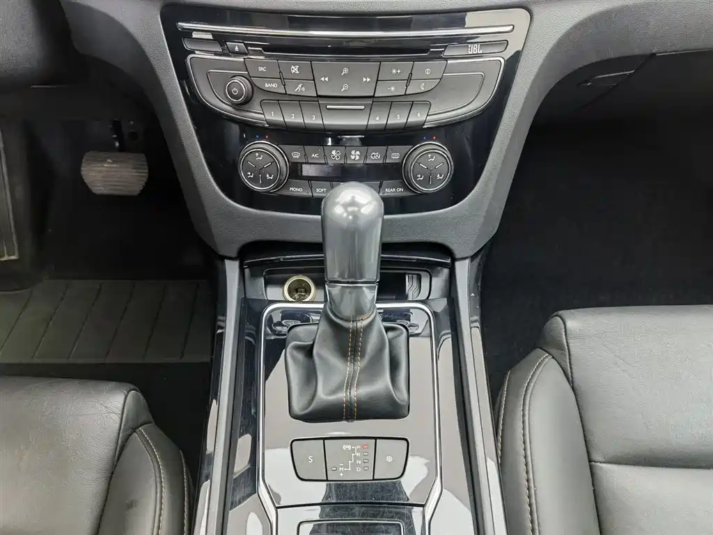 Peugeot 508 2015 — фото 13