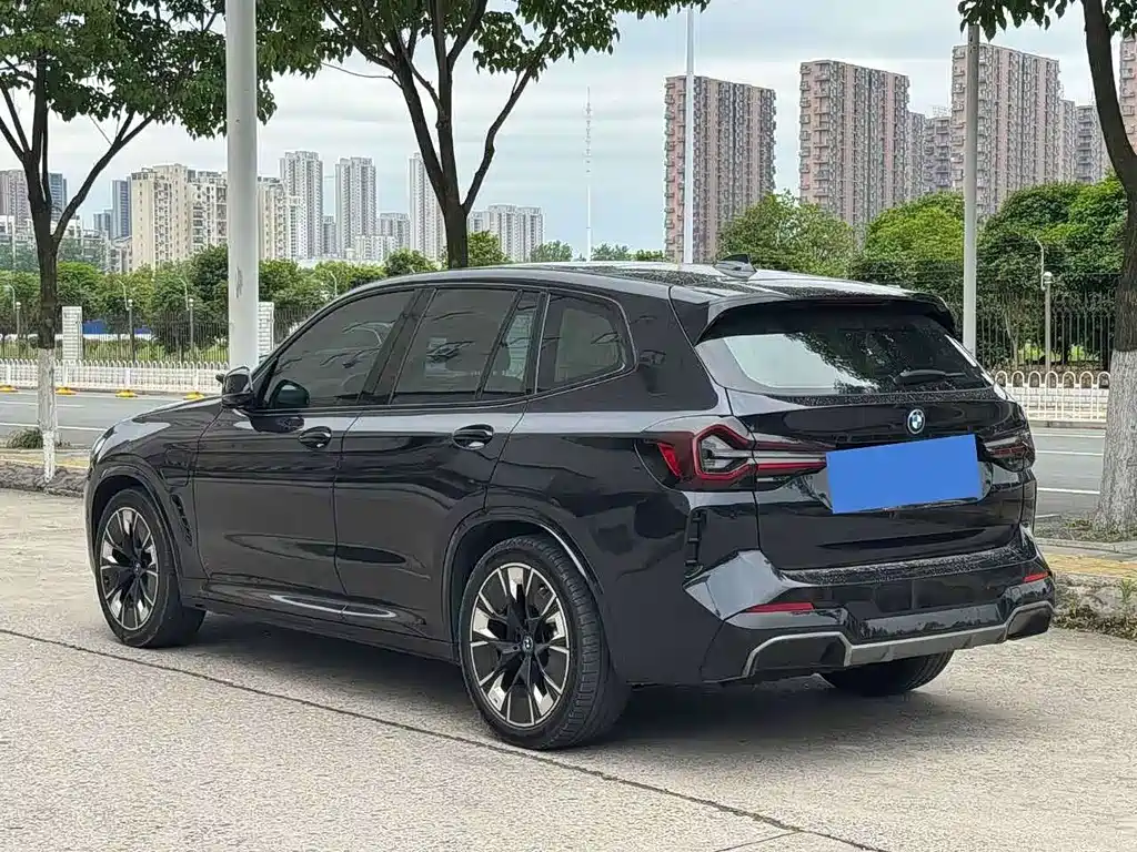 BMW iX3 2022 — фото 15