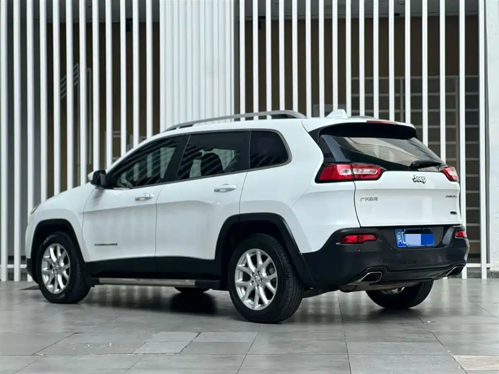 Jeep Cherokee 2016 — фото 6