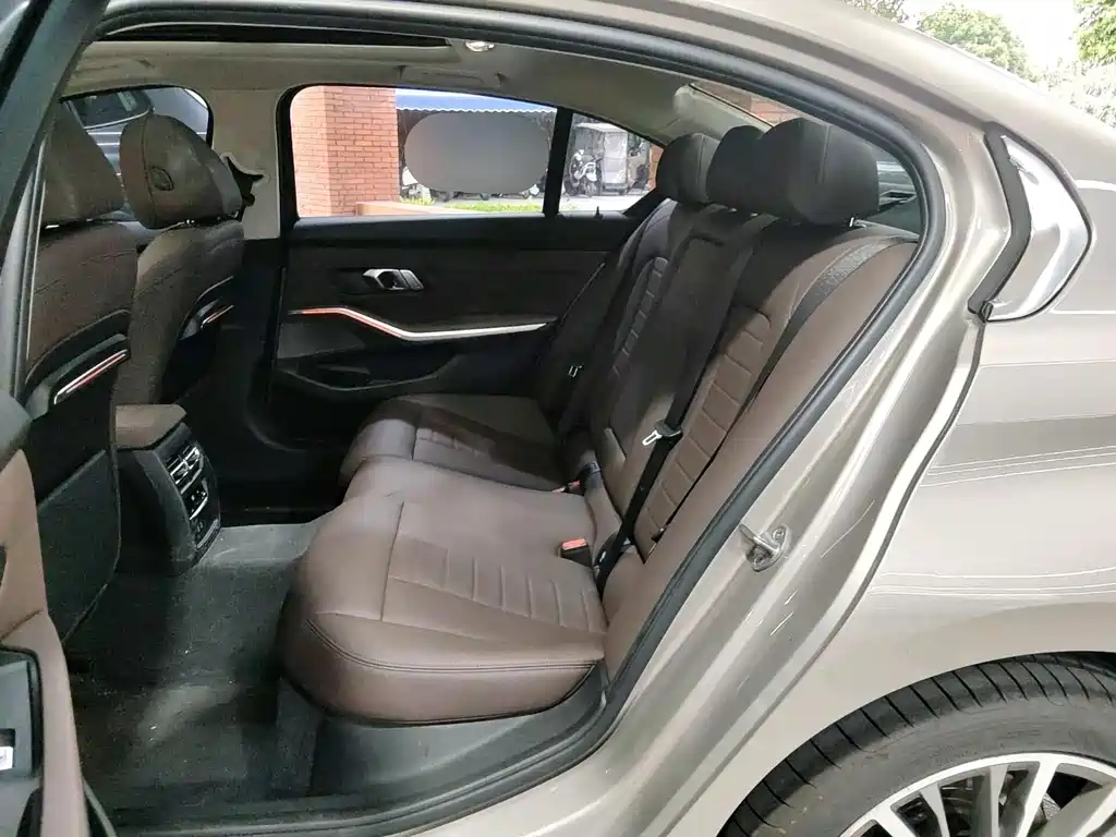 BMW 3 Series 2019 — фото 11